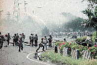 17.2.: Wasserwerfer gegen
Streikende