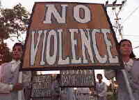 Demo in Dili: Schluß mit
der Gewalt