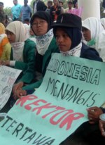 Indonesien weint - der Rektor
lacht